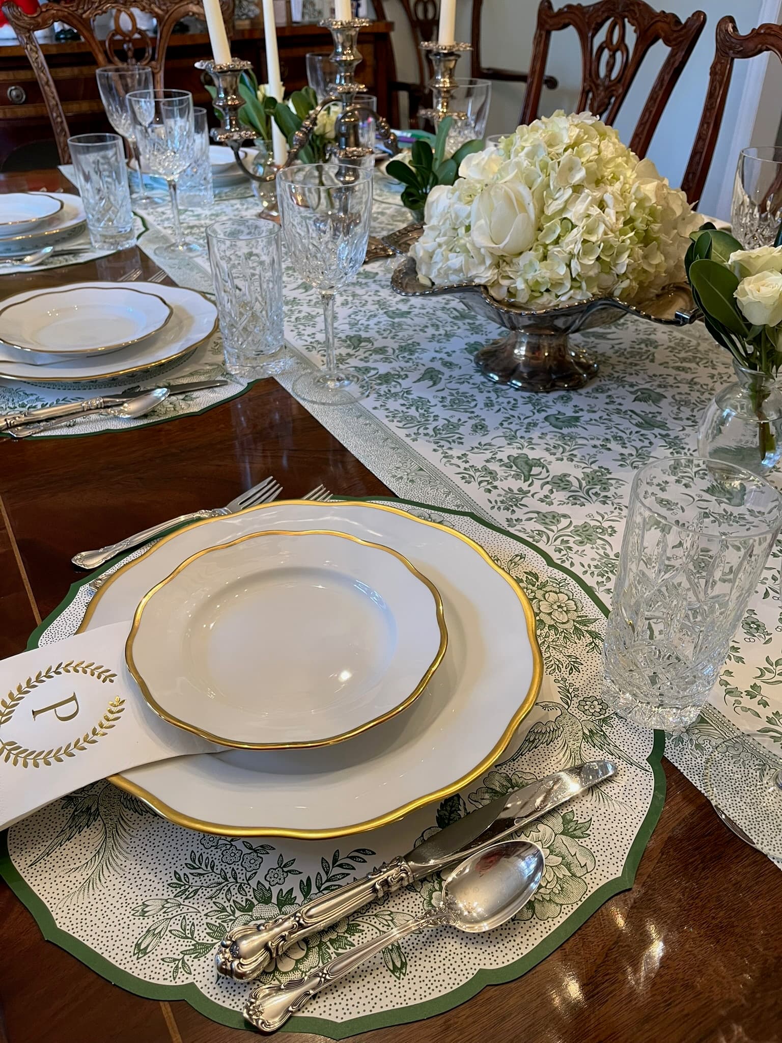 Classic green and white place setting